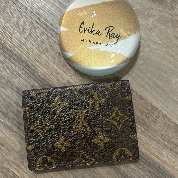 Louis Vuitton Monogram Card Holder - Picture 4 of 11